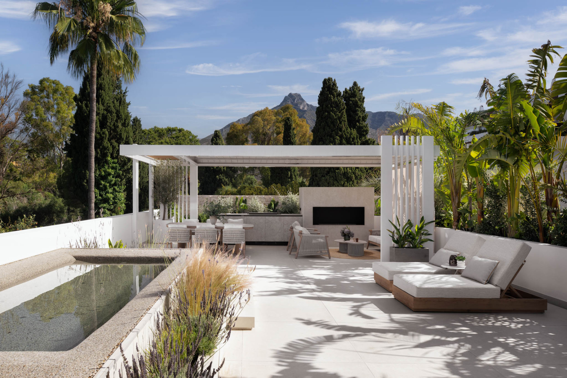 Beautifully Renovated Duplex Penthouse with 105 m² Private Rooftop