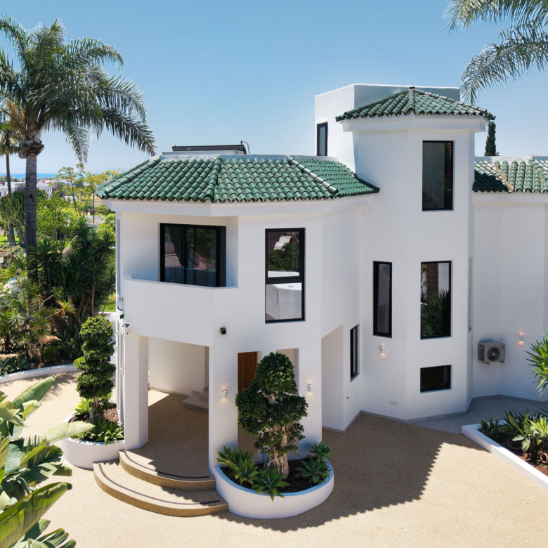 Brand New 6 bedroom Family home