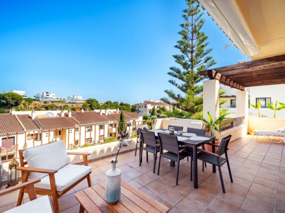 Bright, Fully Renovated 3-Bed Apartment for Long-Term Rental — Benahavís