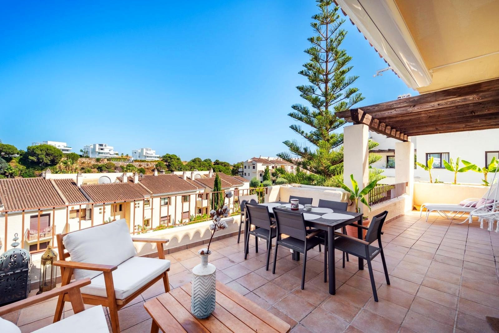 Bright, Fully Renovated 3-Bed Apartment for Long-Term Rental — Benahavís
