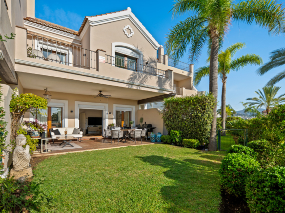 Charming 3-Bedroom Townhouse in El Paraíso Hills