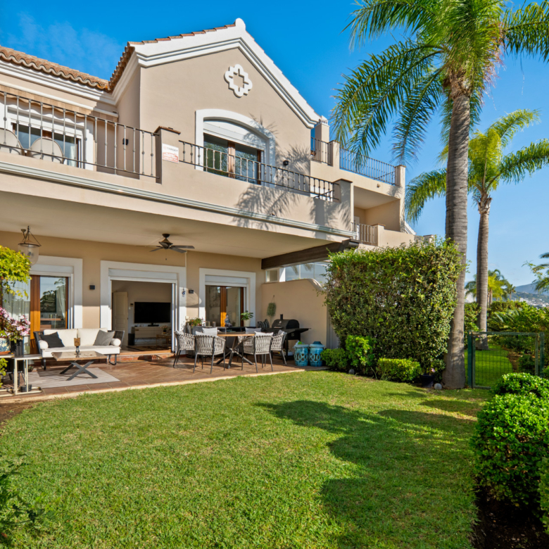 Charming 3-Bedroom Townhouse in El Paraíso Hills