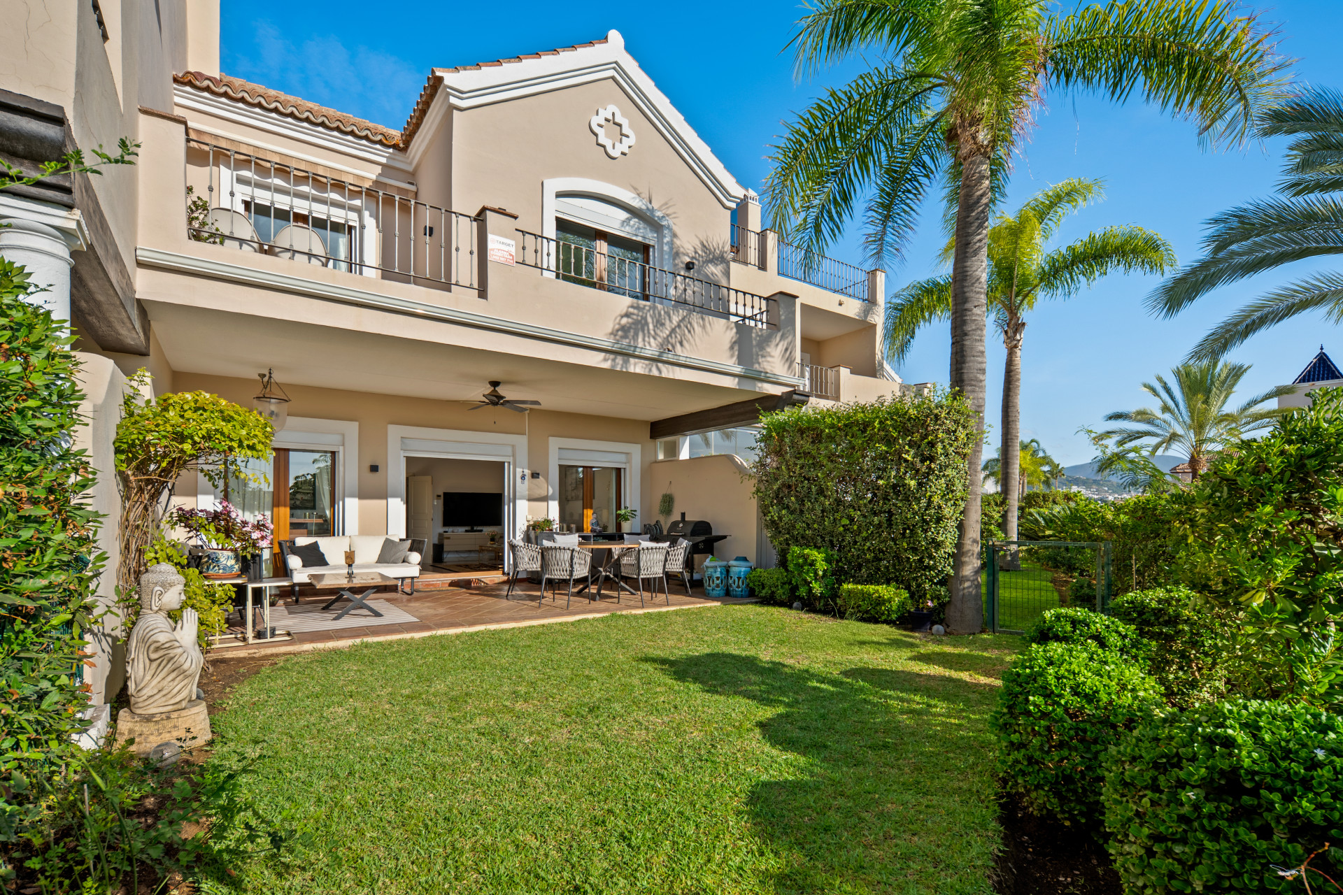 Charming 3 Bedroom Townhouse in El Paraiso Hills