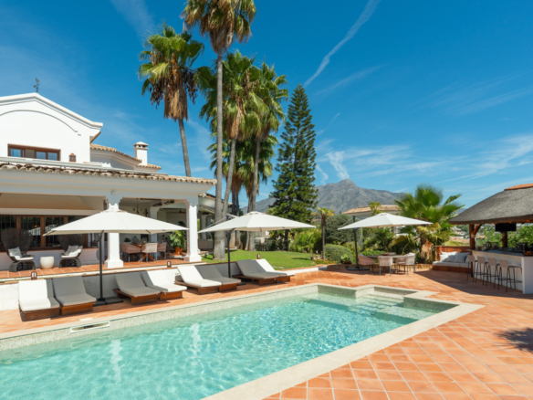 Charming Andalusian Villa with Mountain and Mediterranean Views