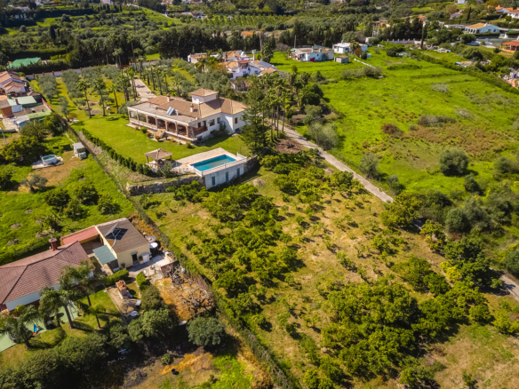 Charming Country Estate with Panoramic Views in El Padrón, East Estepona