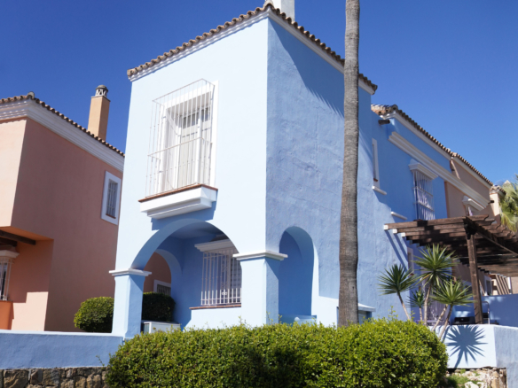Charming Townhouse in Aloha Lake Village – A Peaceful Retreat in Marbella’s Prestigious Golf Valley