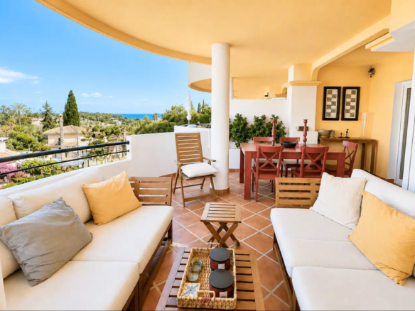 Charming duplex apartment set in prime location with panoramic views