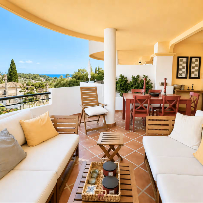 Charming duplex apartment set in prime location with panoramic views