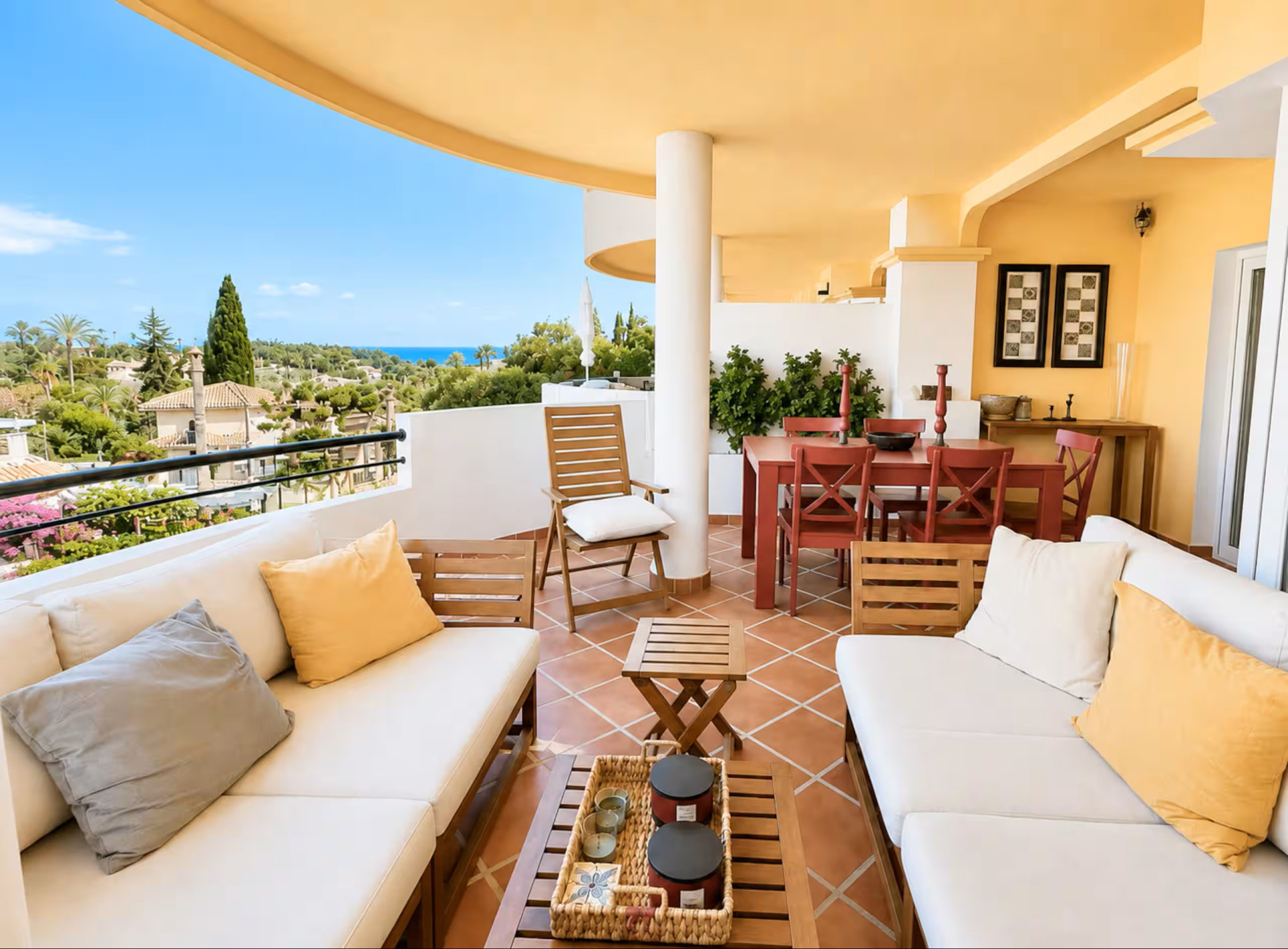 Charming duplex apartment set in prime location with panoramic views