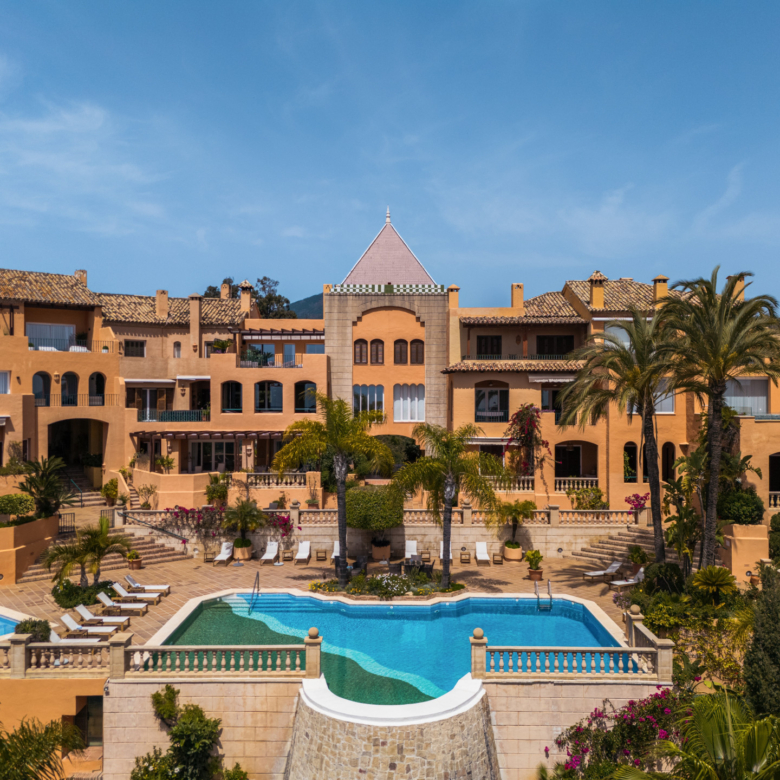 Duplex penthouse with panoramic views in Les Belvederes