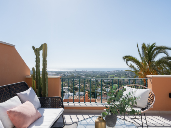 Duplex penthouse with panoramic views in Les Belvederes