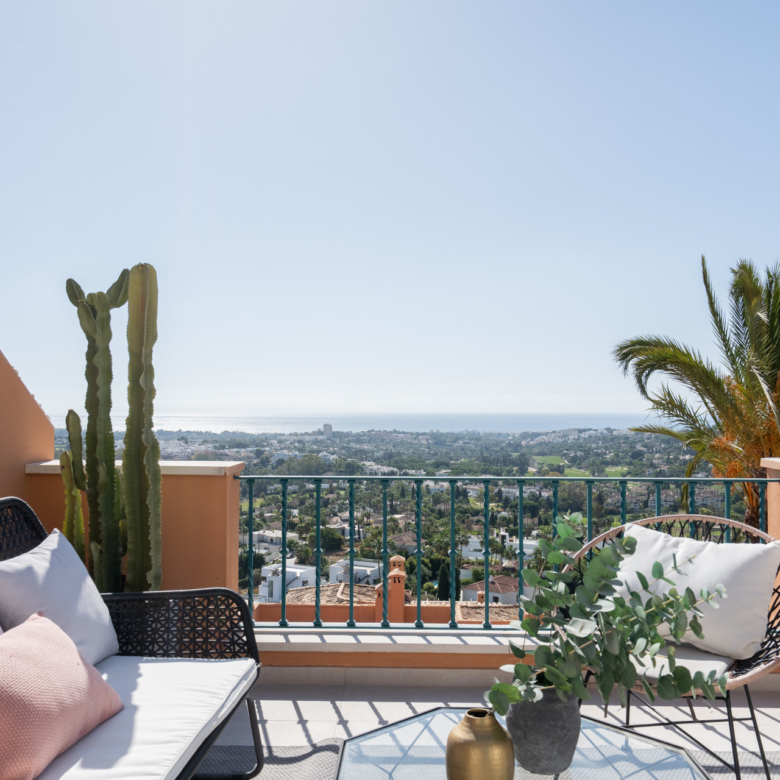 Duplex penthouse with panoramic views in Les Belvederes