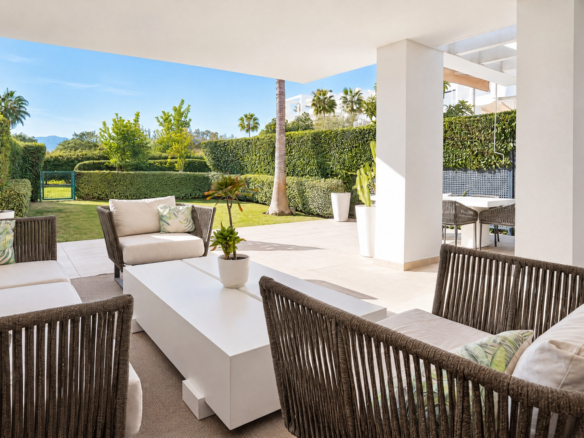 Elegant 3-Bedroom Apartment with Private Garden in Terrazas de Atalaya, Estepona