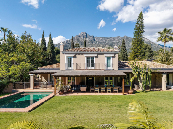 Elegant 4-Bedroom Mediterranean Villa in Nagüeles, Marbella Golden Mile