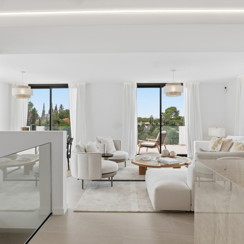 Elegant Contemporary Villa with Sea Views in El Rosario, Marbella