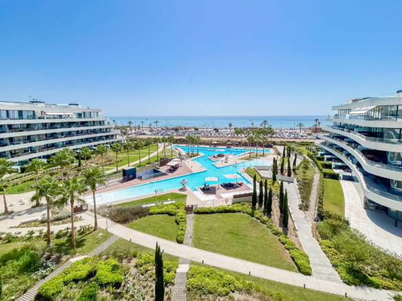Exceptional two-level penthouse with a private pool in the prestigious Residencial Nereidas