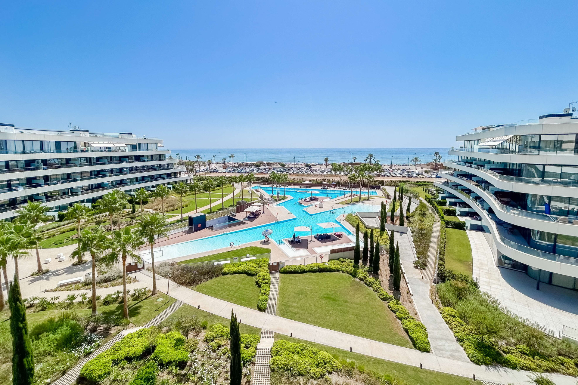 Exceptional two level penthouse with a private pool in the prestigious Residencial Nereidas