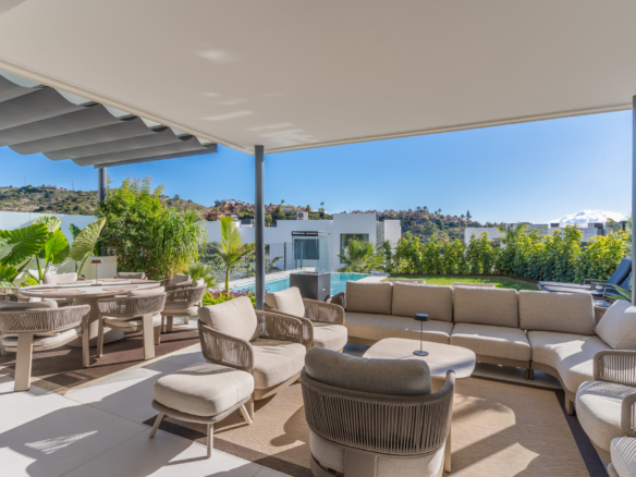 Exclusive 4 bedrooms semi-detached villa in Soul Santa Clara