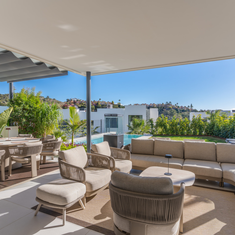 Exclusive 4 bedrooms semi-detached villa in Soul Santa Clara