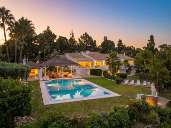 Exclusive Listing Elegant Mediterranean Villa in Prestigious Hacienda Las Chapas, Marbella with Tourist License already in Place.