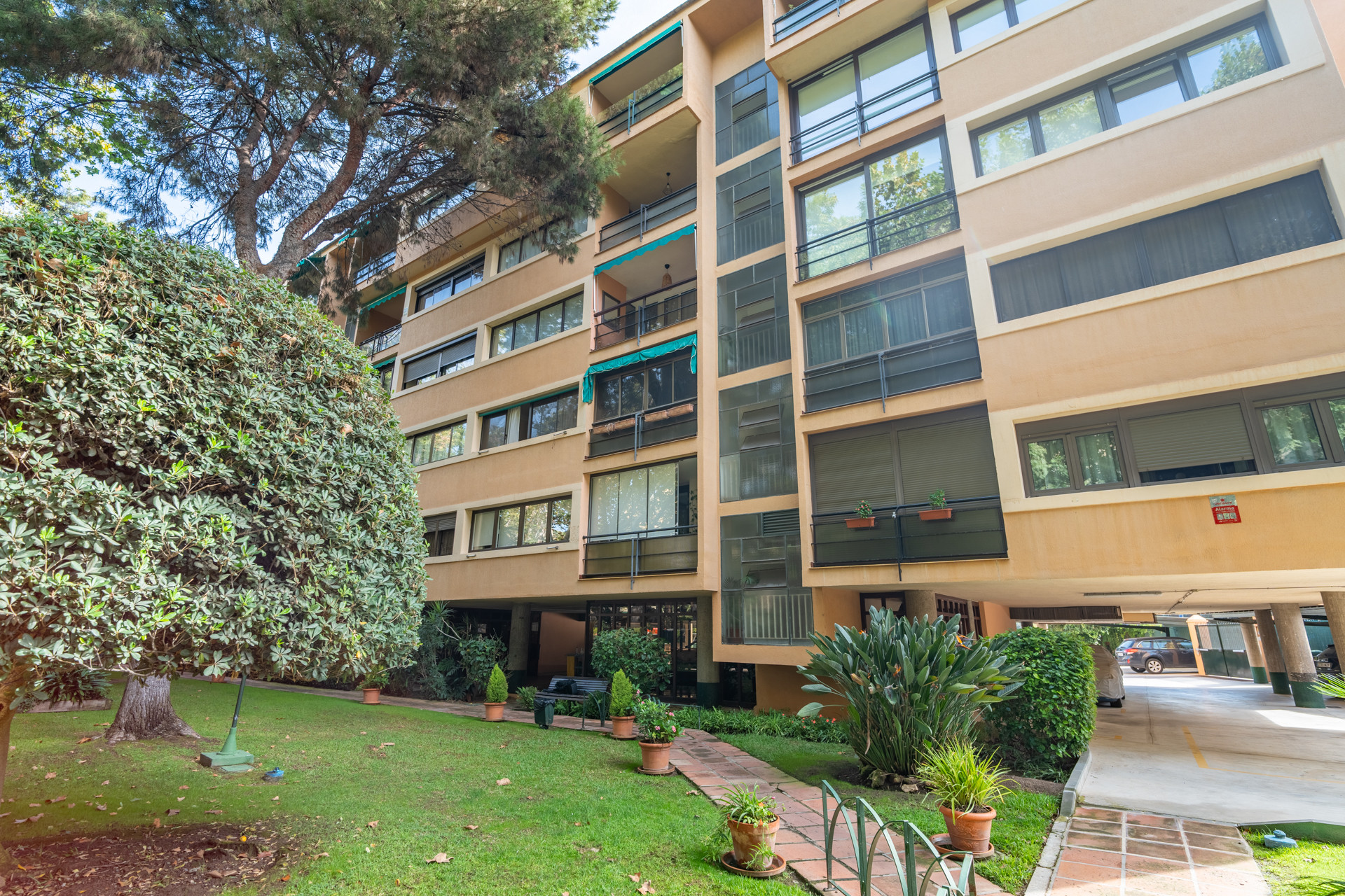 Exclusive Property with Unlimited Potential in the Most Coveted Area of El Limonar, Málaga