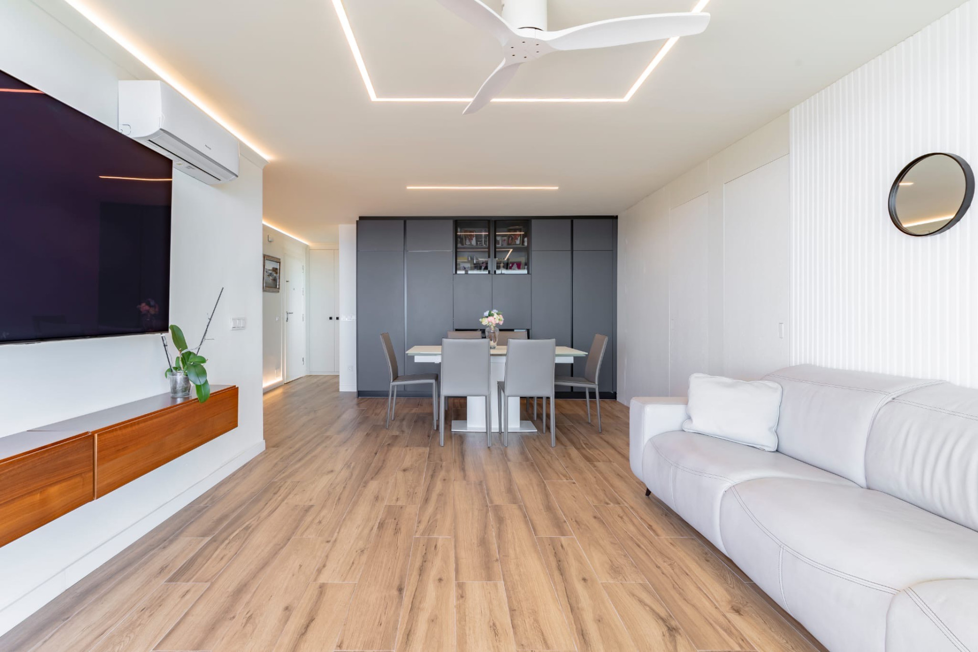 Exquisite Modern Apartment with Panoramic Views in Torre Real, Marbella