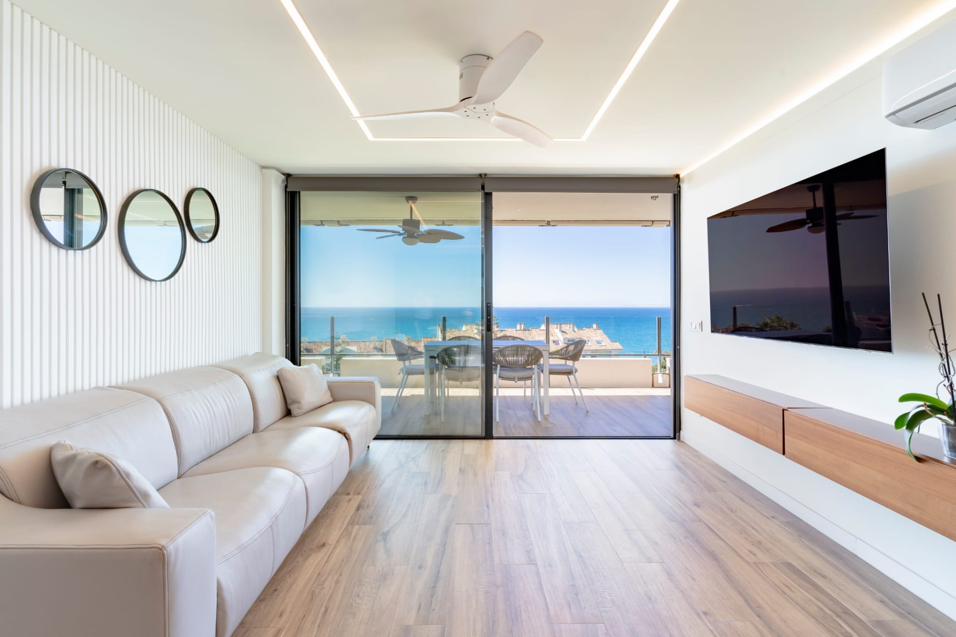 Exquisite Modern Apartment with Panoramic Views in Torre Real, Marbella