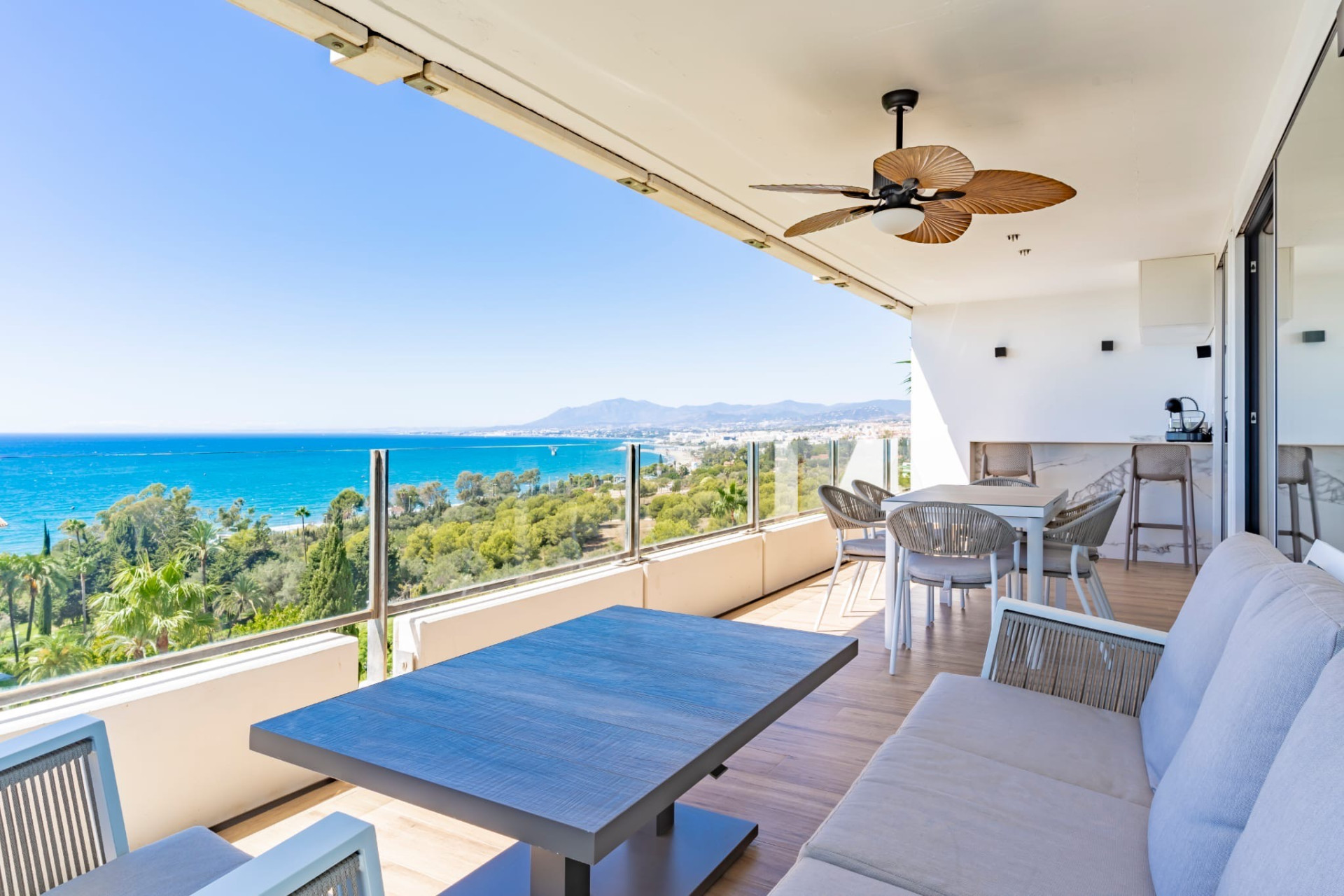 Exquisite Modern Apartment with Panoramic Views in Torre Real Marbella