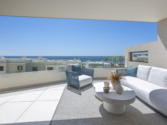 FIRST LINE BEACH APARTMENT - VELAYA - ESTEPONA