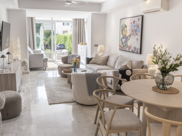 Flot, totalrenoveret lejlighed i stueplan i Sun Gardens, El Paraíso