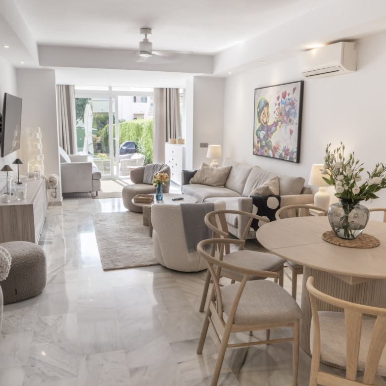 Flot, totalrenoveret lejlighed i stueplan i Sun Gardens, El Paraíso