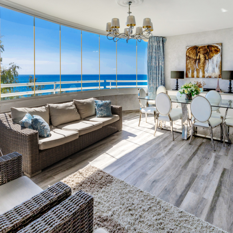 Frontline beach 3 bedroom apartment in Benalmádena Costa with sea views