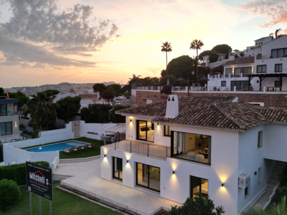 Fully Renovated Luxury Villa ideally located within a short walk to La Cala centre , Beach & Golf
