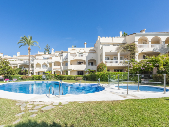 Great Opportunity – Renovated 2-Bedroom Apartment in El Paraíso, Estepona