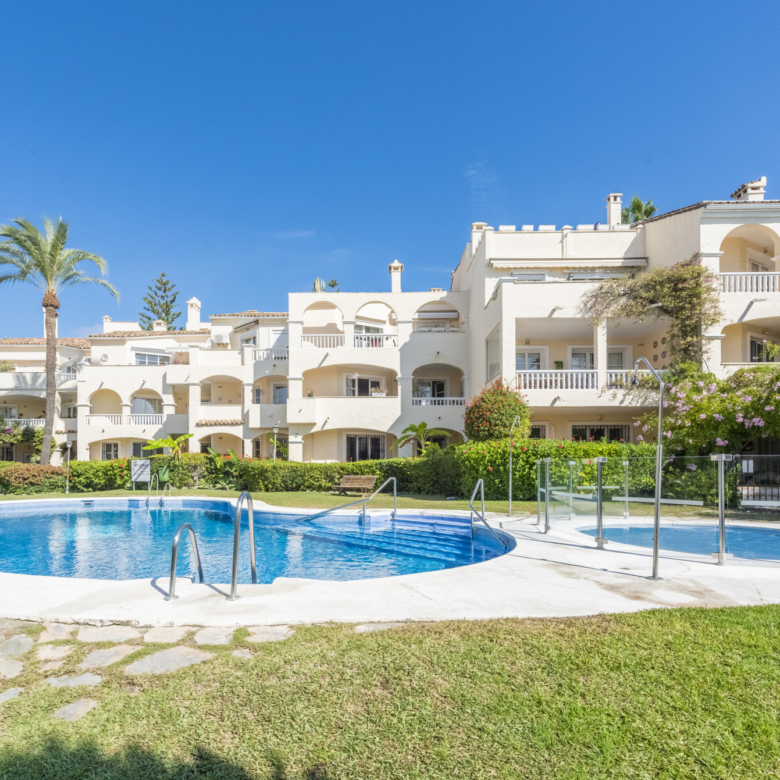 Great Opportunity – Renovated 2-Bedroom Apartment in El Paraíso, Estepona