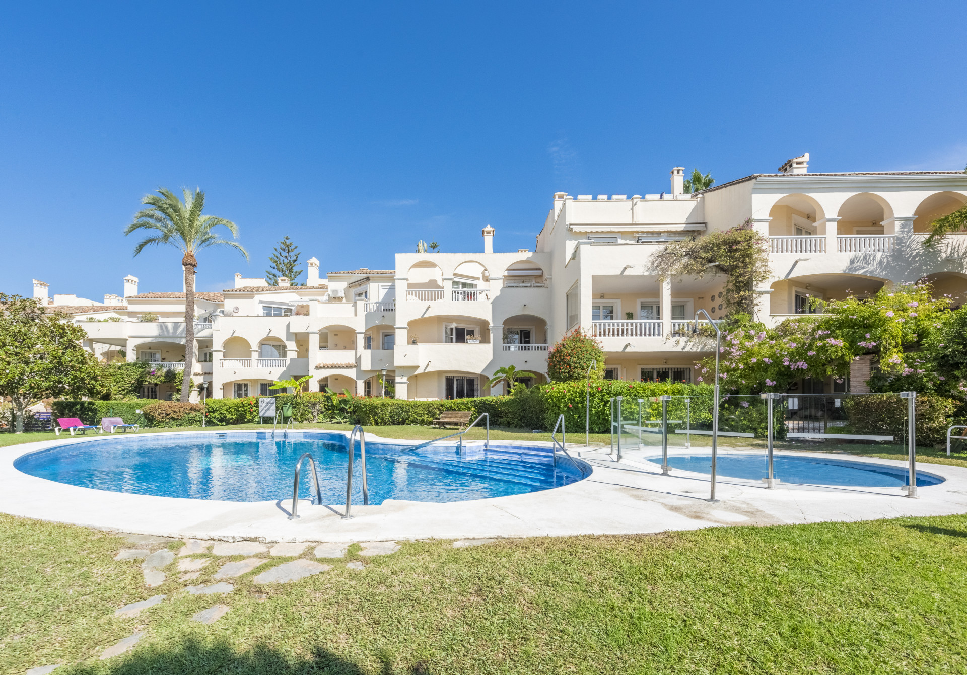 Great Opportunity – Renovated 2 Bedroom Apartment in El Paraiso Estepona