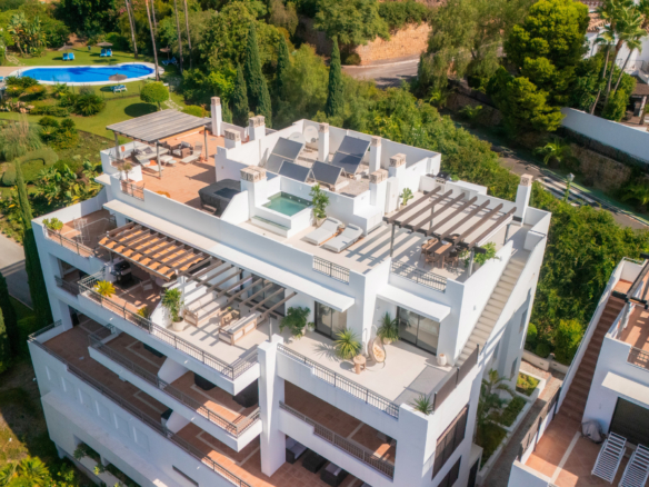 Stunning Duplex Penthouse with Private Pool and Panoramic Views in La Quinta, Benahavís