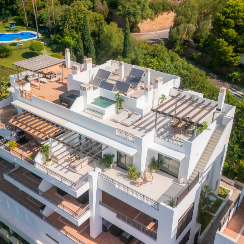 Impresionante Ático Dúplex con Piscina Privada y Vistas Espectaculares – La Quinta, Benahavís