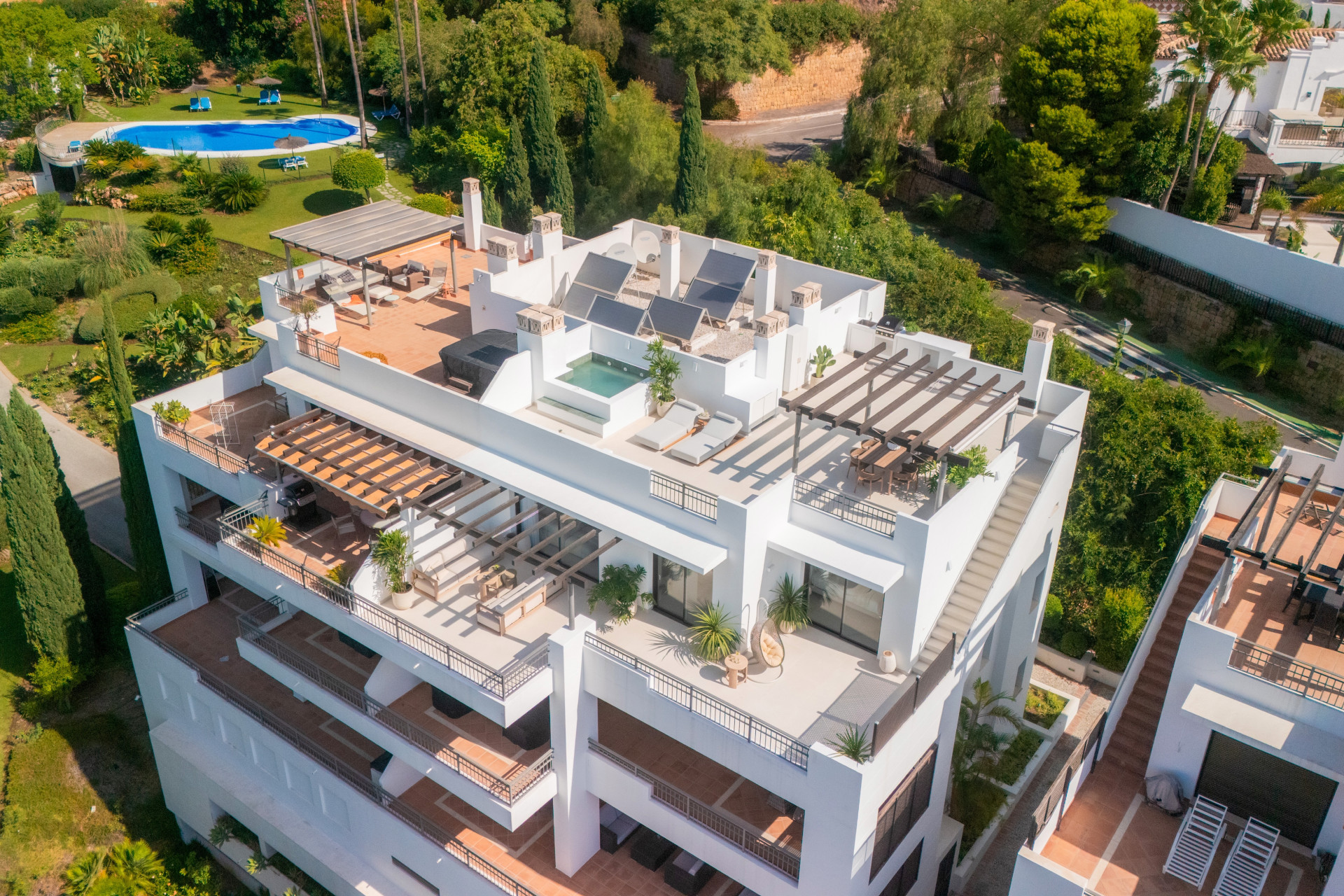 Impresionante Ático Dúplex con Piscina Privada y Vistas Espectaculares – La Quinta, Benahavís