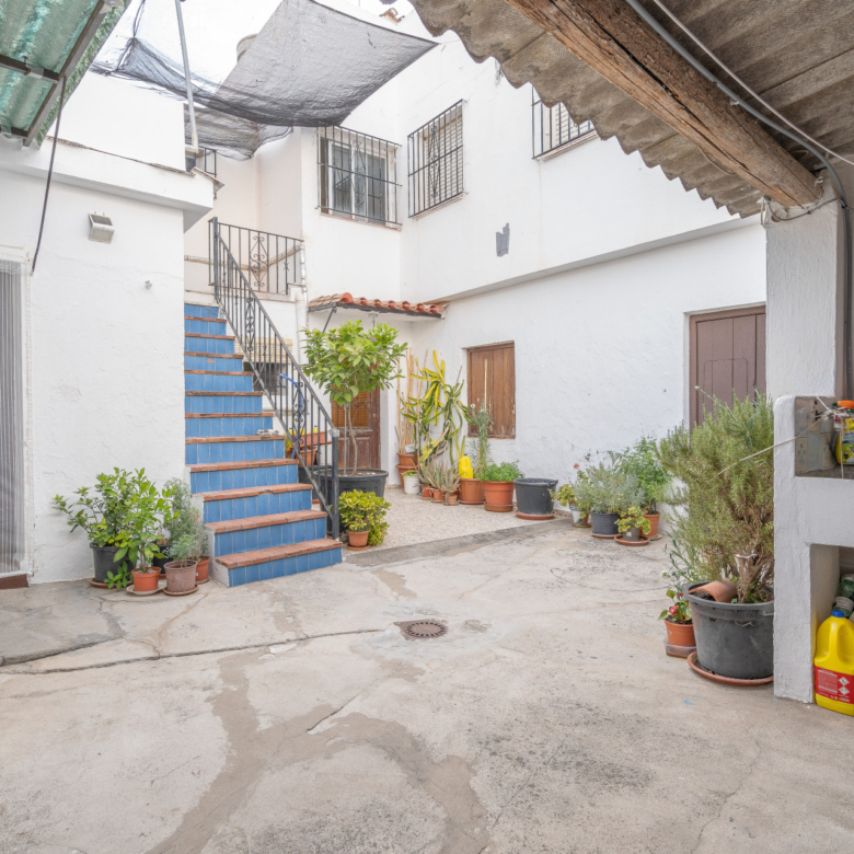 Large Townhouse with 6 Bedrooms in the Old Town of Estepona