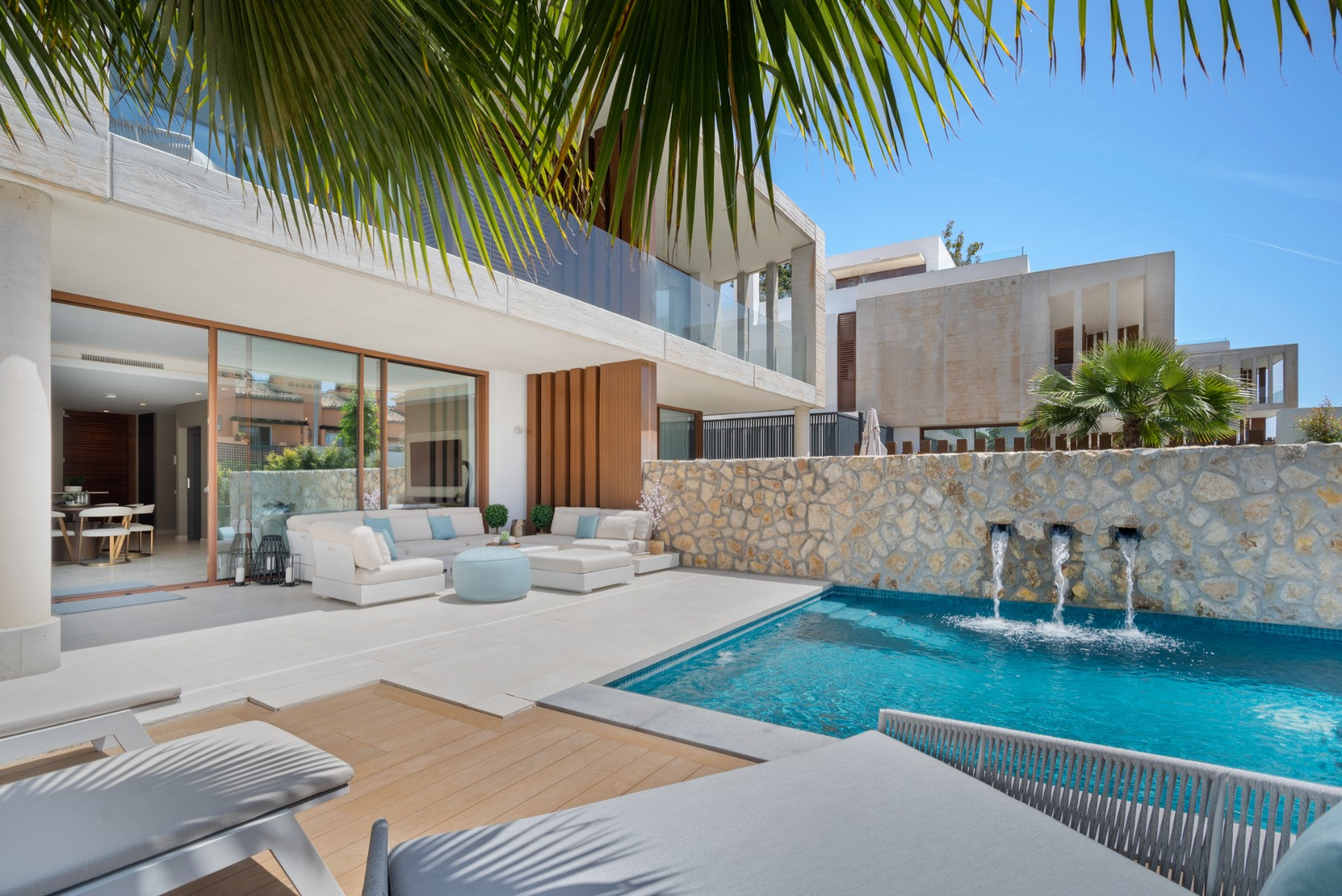 Luxury 4 Bedroom Villa in Puente Romano Marbellas Golden Mile
