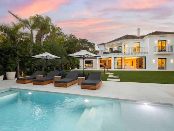 Luxury 6-Bedroom Villa in Nueva Andalucía Golf Valley