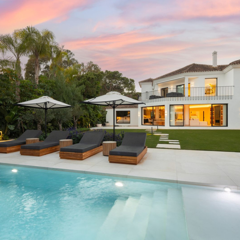 Luxury 6-Bedroom Villa in Nueva Andalucía Golf Valley