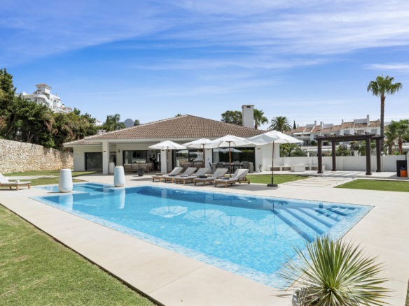 Luxury 6-Bedroom Villa in Nueva Andalucía Near Puerto Banús