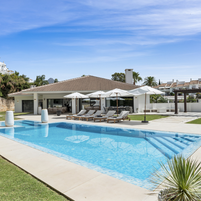 Luxury 6-Bedroom Villa in Nueva Andalucía Near Puerto Banús