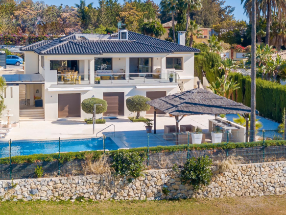 Luxury Frontline Golf Villa in Nueva Andalucía Near Puerto Banús