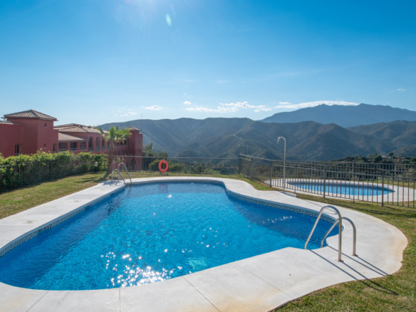 Luxus 2-Schlafzimmer Ferienwohnung mit Meerblick in Istán, Costa del Sol