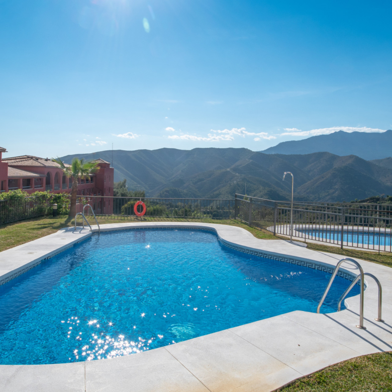 Luxus 2-Schlafzimmer Ferienwohnung mit Meerblick in Istán, Costa del Sol