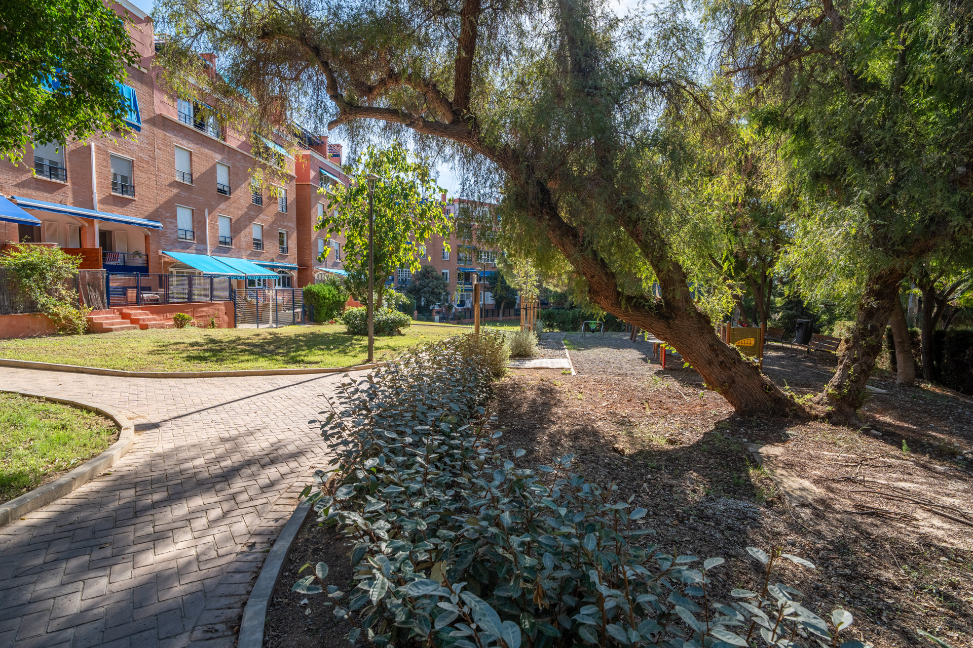 Magnificent renovated 4 bedroom duplex with a spacious terrace views of gardens a swimming pool and a garage in Cerrado de Calderon