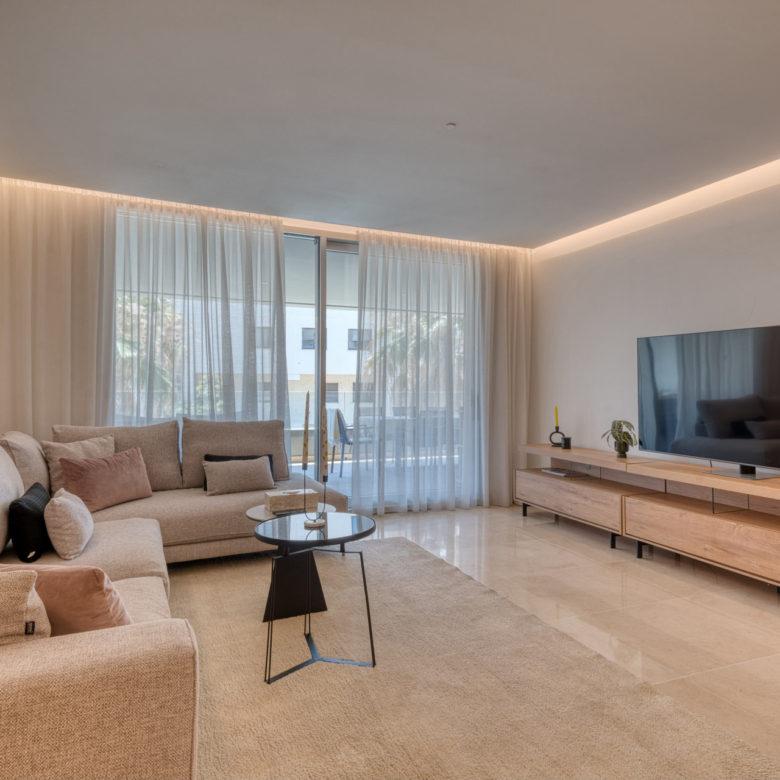 Modern 2-Bedroom Apartment in Nueva Andalucía, Marbella with Pool